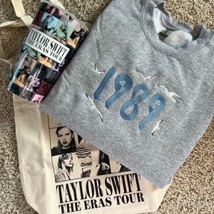 Bundle of small & medium sweatshirt